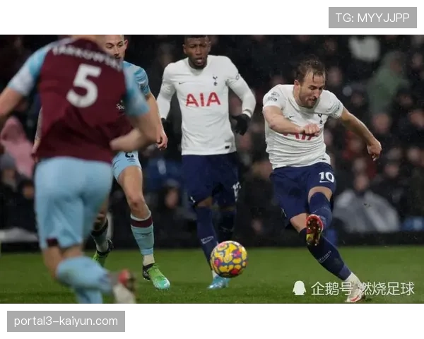 多纳鲁马扑点难阻丢球，恩梅加补射为利兹联扳平